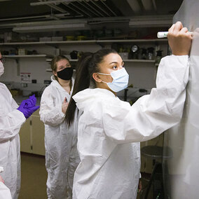 CSI Students in Lab
